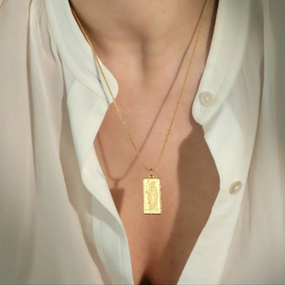 18k Gold Vermeil Pendant Necklace Calliope Muse Of Poetry Common Era
